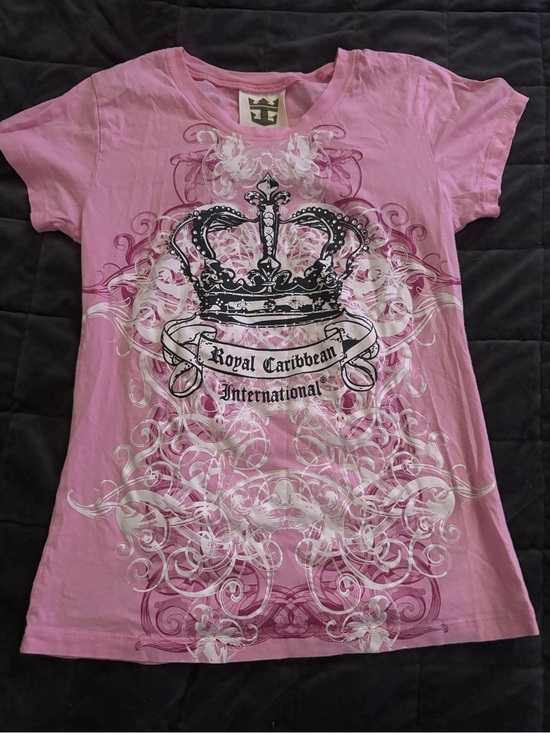 Tops - 2000s Graphic Tee